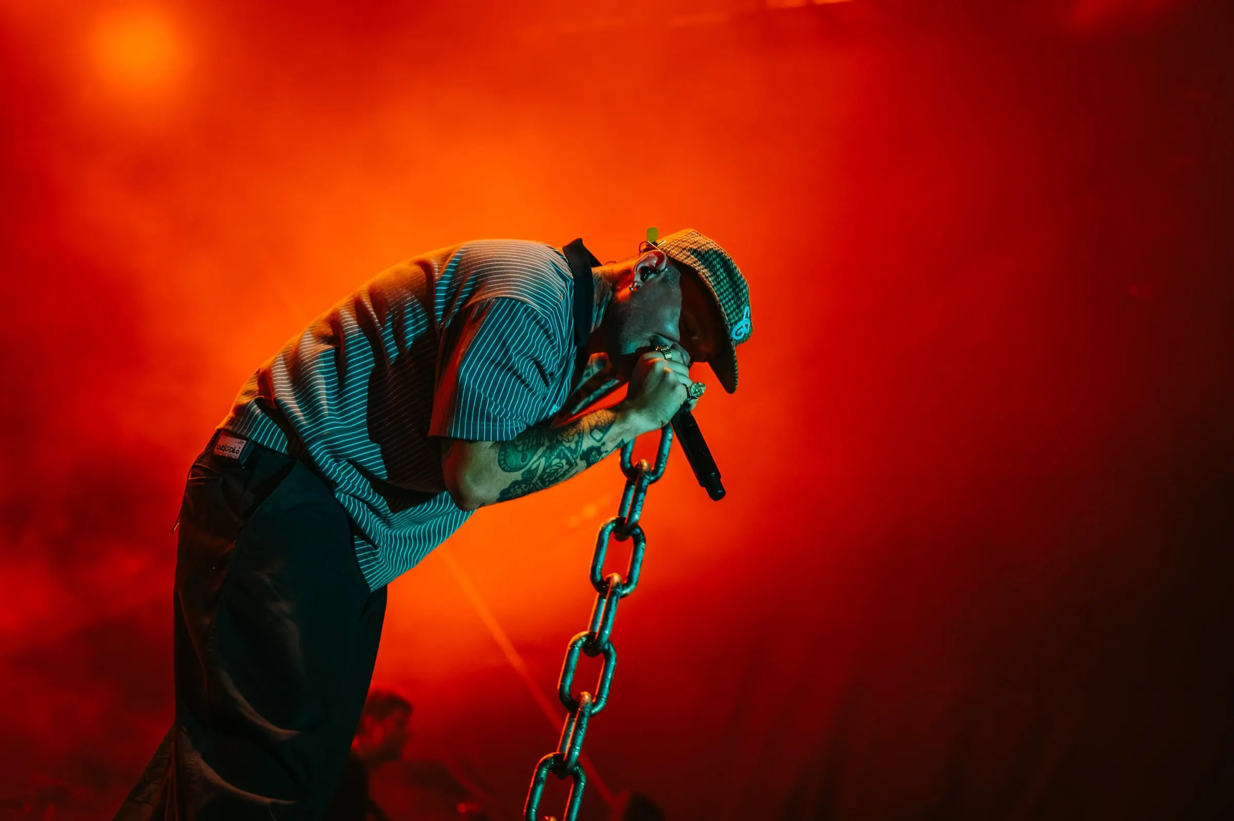 Artist cântând live pe scenă · Festivaluri · FBMark Events
