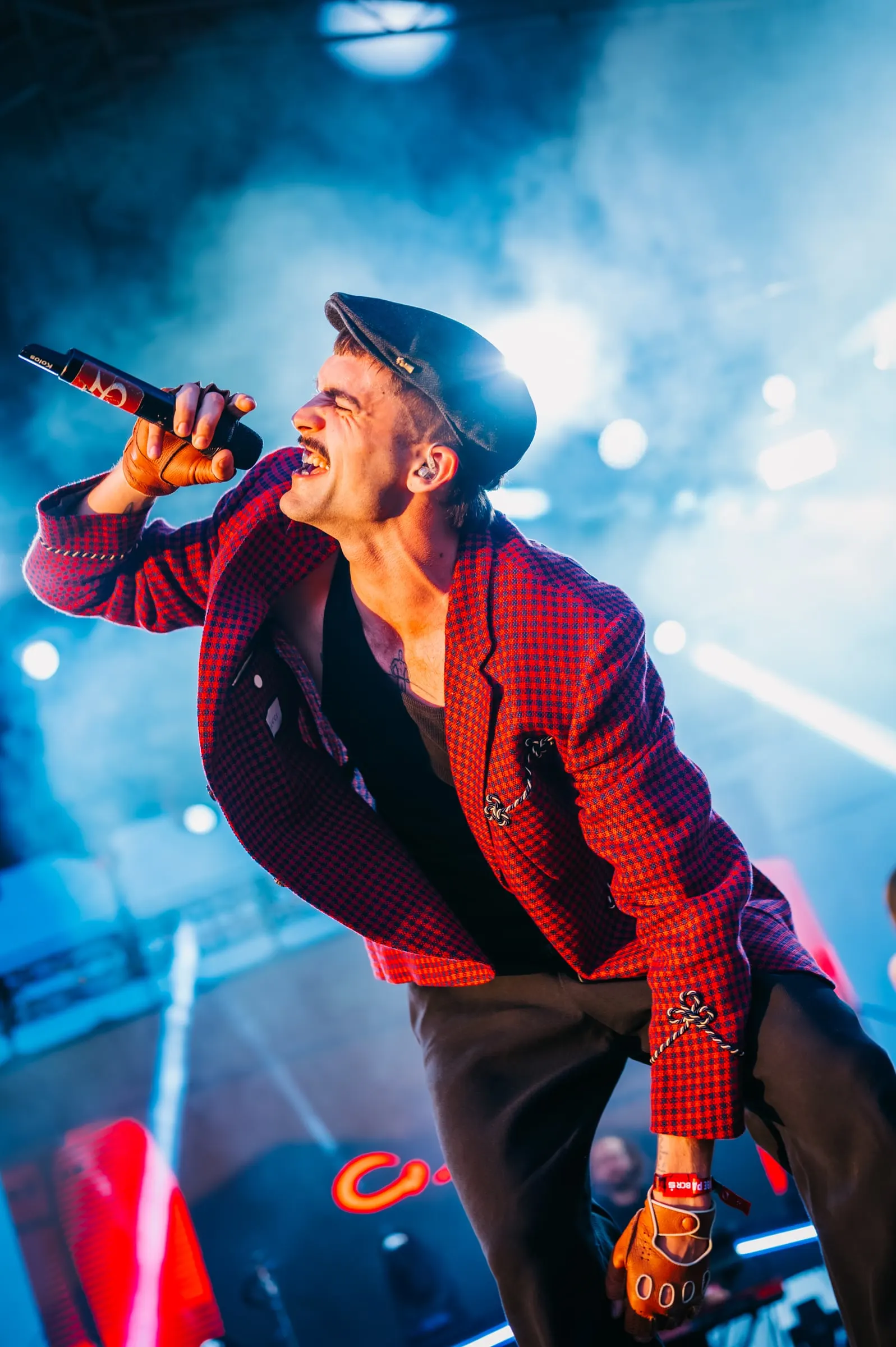 Artist cântând live pe scenă · Festivaluri · FBMark Events