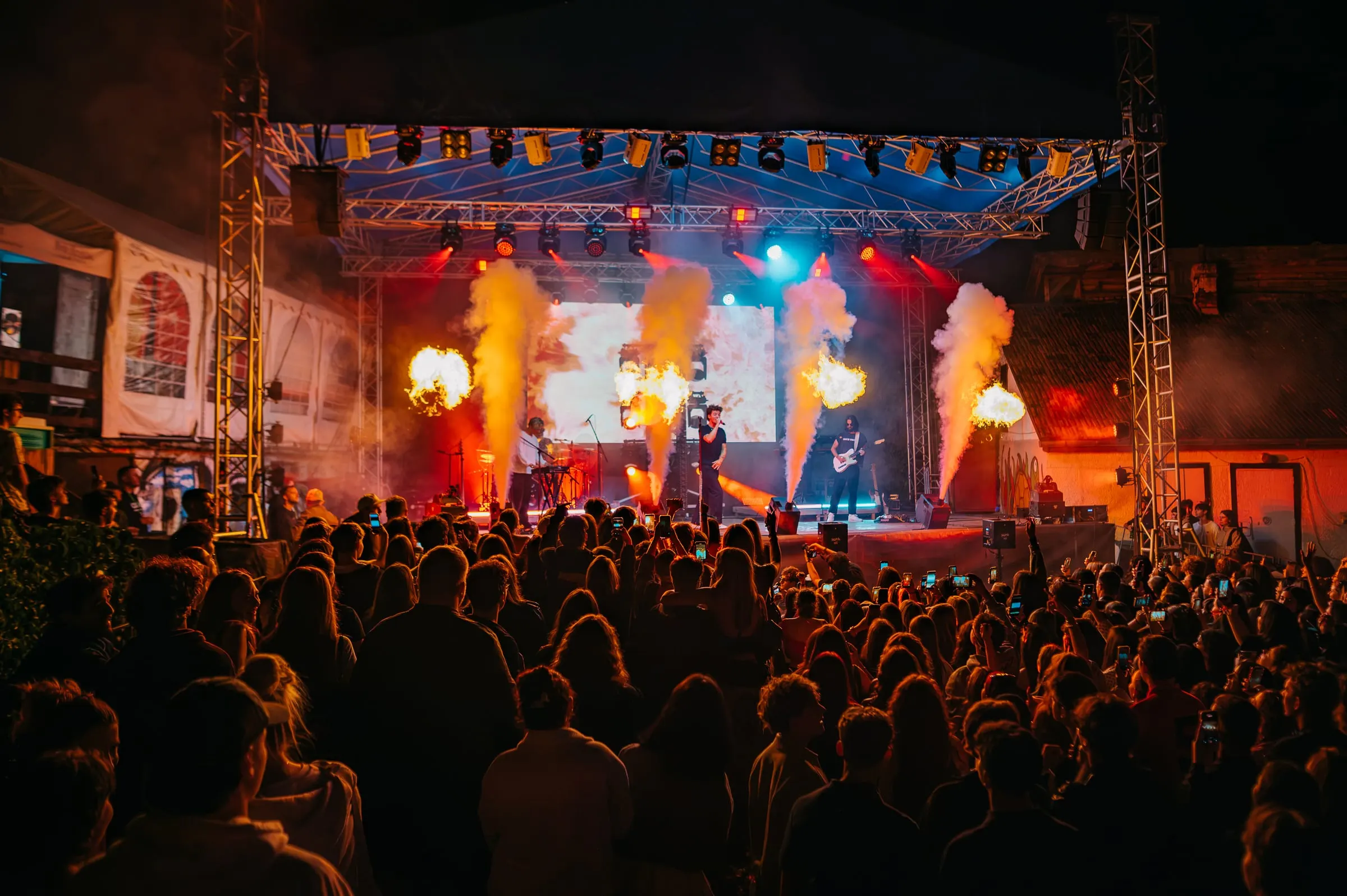 Előadó élőben a színpadon · Fesztiválok · FBMark Events